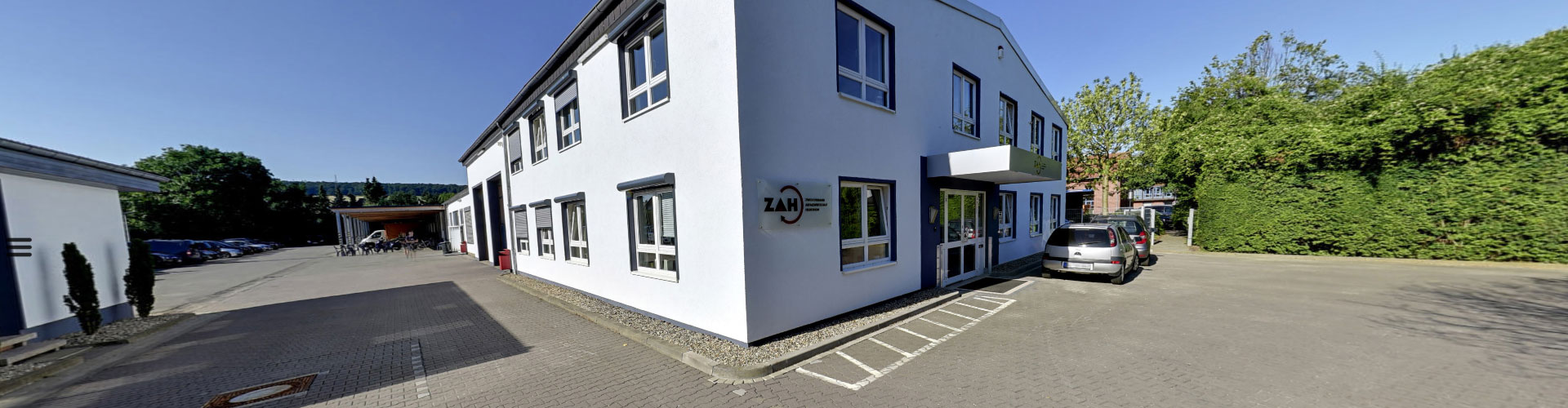 Außenansicht der Verwaltung des ZAH